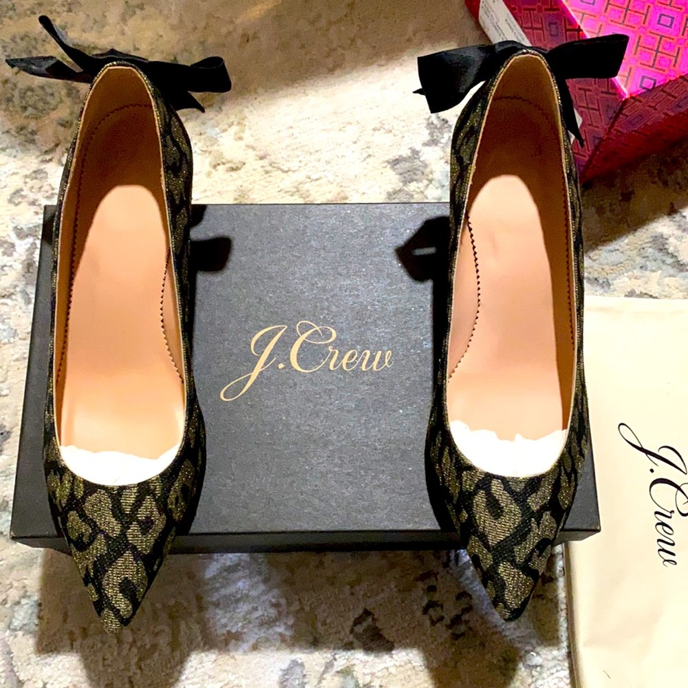 J Crew- Black/Gold Bow Pumps